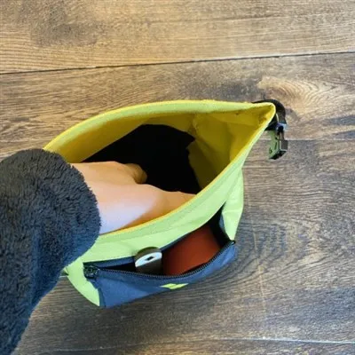 Мога ли да намеря спортна раница със светлоотразителен дизайн?